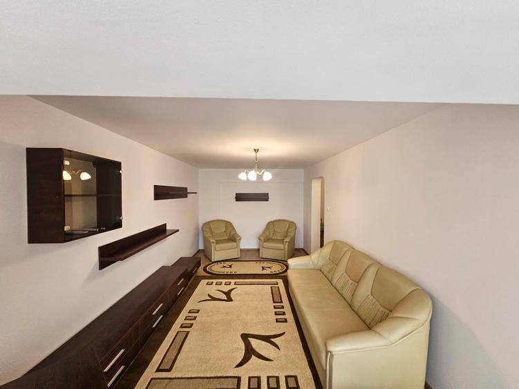 Apartament cu 3 camere decomandat în Gară