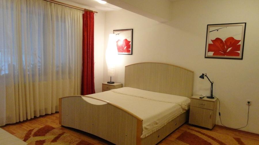 Casă cu 6 camere cu Teren 150 Mp în Calea București