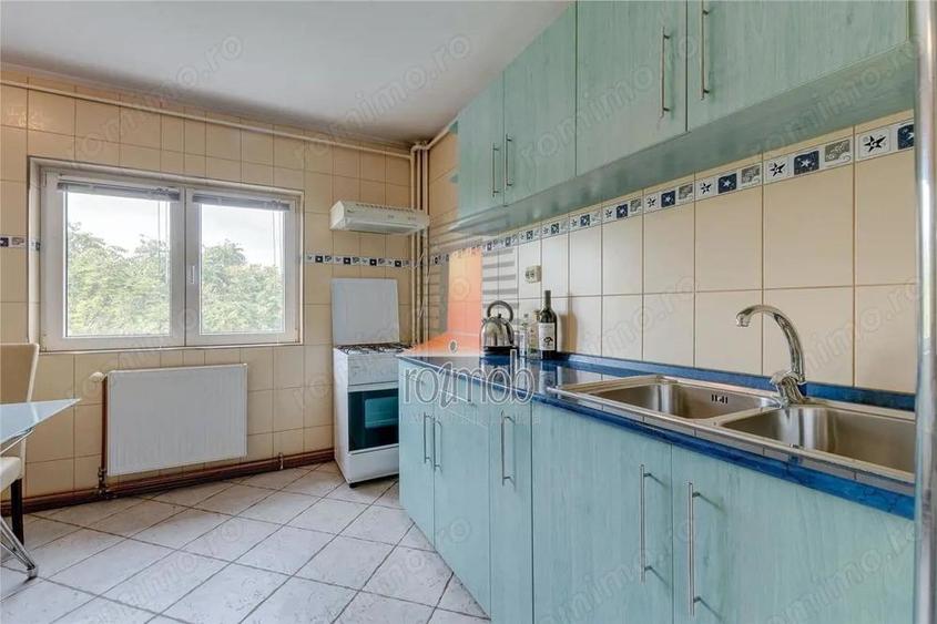 Apartament cu 2 camere decomandat în Victoriei