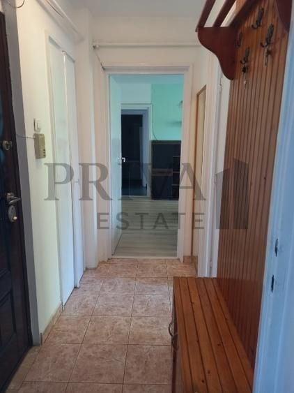 Apartament cu 3 camere semidecomandat, mobilat în Central