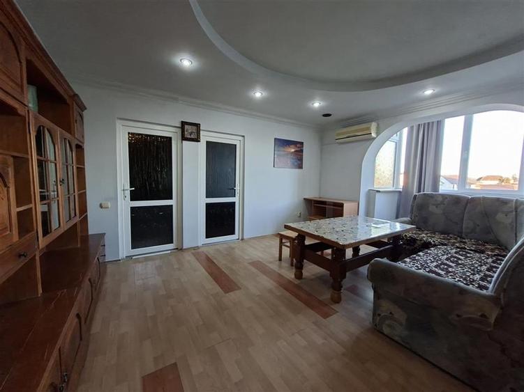 Apartament cu 3 camere decomandat, mobilat în Terezian