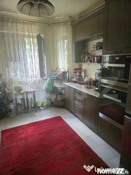Casă cu 7 camere cu Teren 1170 Mp în Central