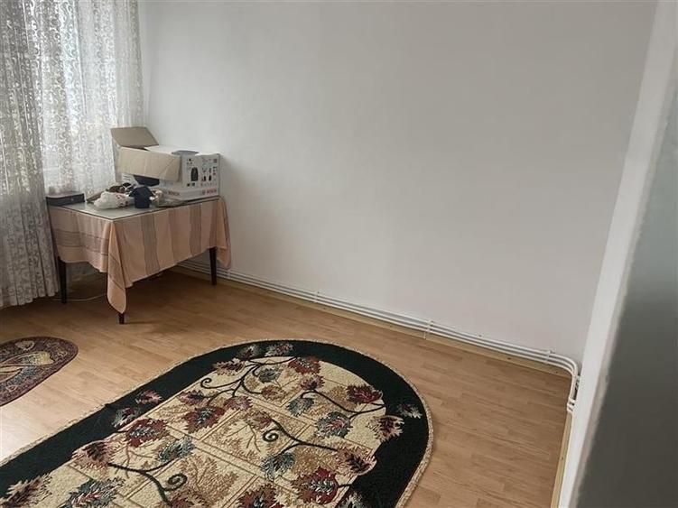 Apartament 3 camere , zona Cartier Gara , et 3din 4 , 60 mp , centrala termica , - 2