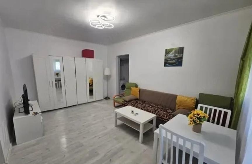 Apartament cu 2 camere semidecomandat în 1 Mai
