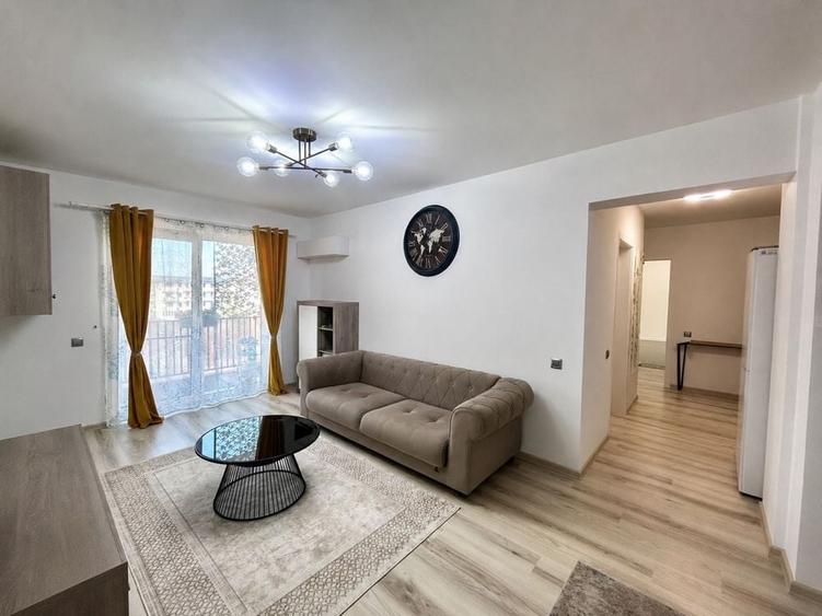 Apartament cu 3 camere decomandat în Florești