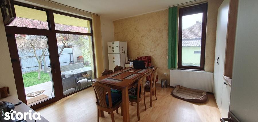 Casă cu 5 camere cu Teren 500 Mp în Ronaț