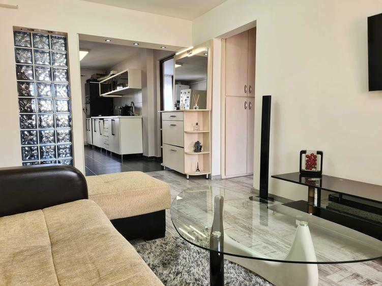 Apartament cu 3 camere decomandat în Ultracentral