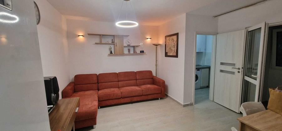 Apartament cu 2 camere semidecomandat în Apărătorii Patriei