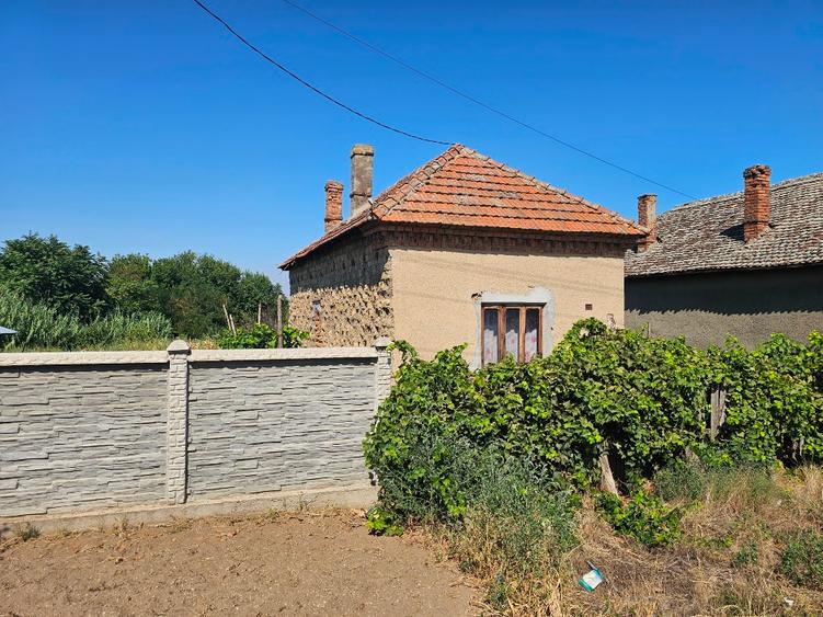 Casă individuală cu 3 camere cu Teren 550 Mp în Ciupercenii Noi