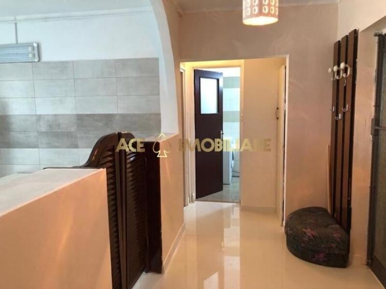 Apartament cu 2 camere decomandat, mobilat în Victoriei