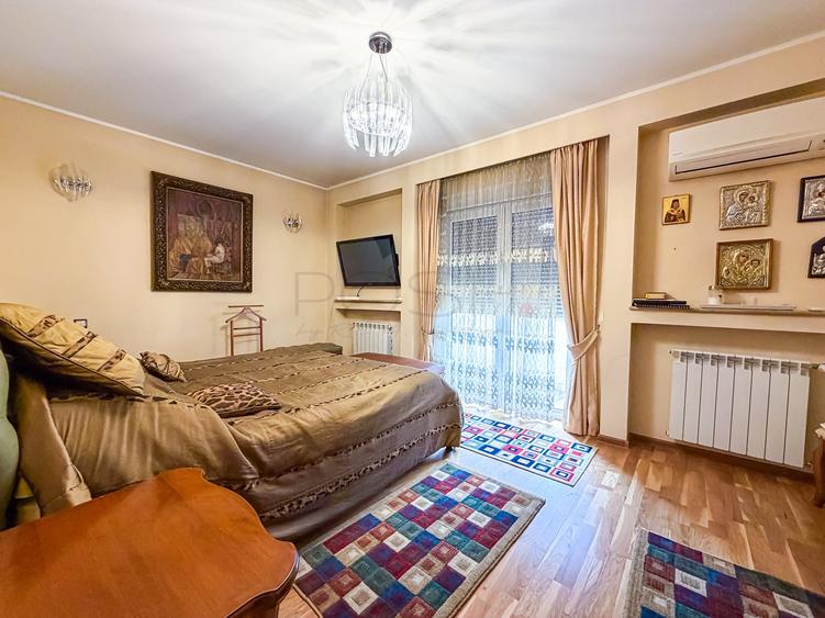 Casă individuală cu 12 camere cu Canalizare în Plevnei