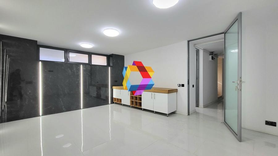 Spațiu comercial, de 760 mp, în Centrul Civic