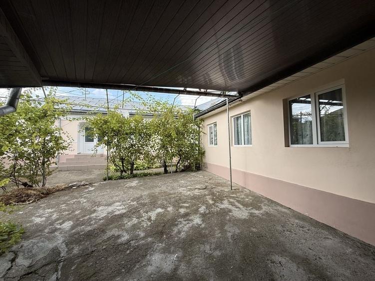 Casă cu 4 camere în Străoane