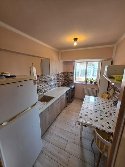 Apartament cu 3 camere decomandat în Colentina