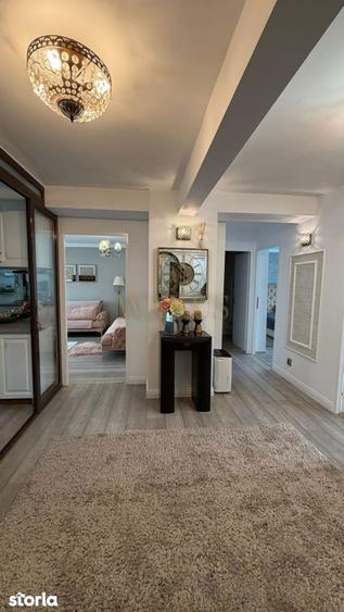 Apartament cu 4 camere, mobilat în Central