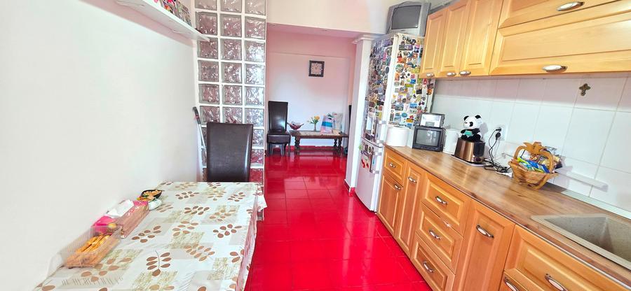 Apartament cu 3 camere decomandat în Dacia