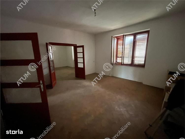 Casă cu 4 camere decomandat în Sub Arini