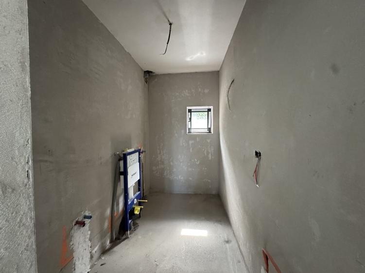 Apartament cu 3 camere semidecomandat în Dosu Bricii