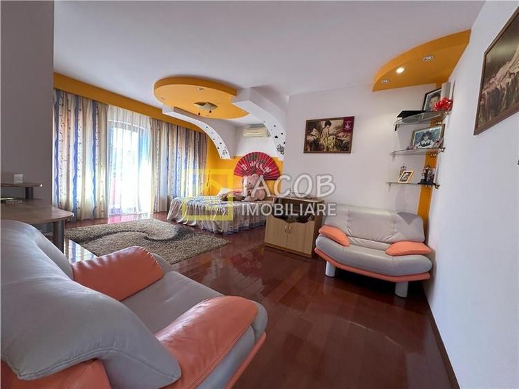 Casă individuală cu 6 camere cu Teren 1172 Mp în Cleja