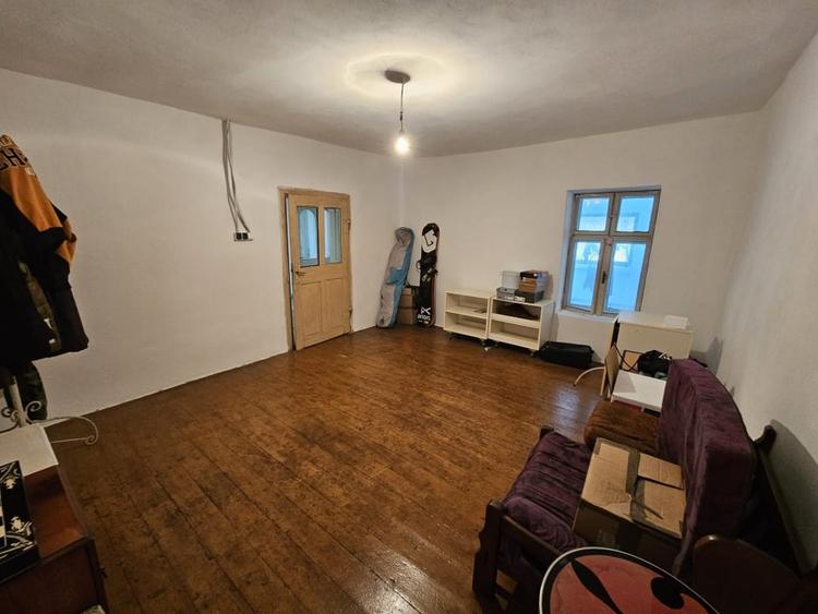 Casă individuală cu 3 camere cu Canalizare în Giarmata