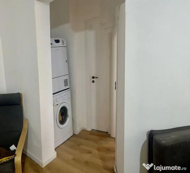 Apartament cu 3 camere semidecomandat în City Park Mall
