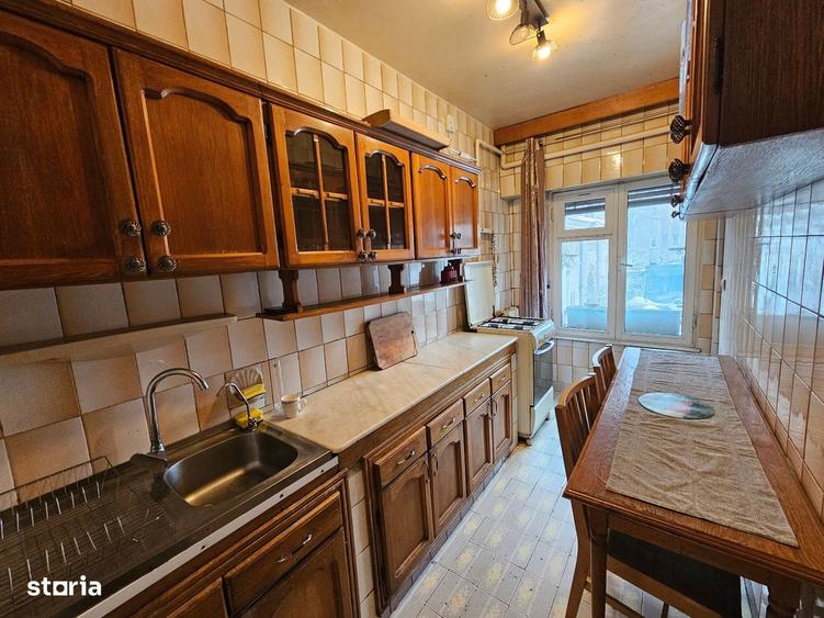 Pia?a romana Magheru - 3