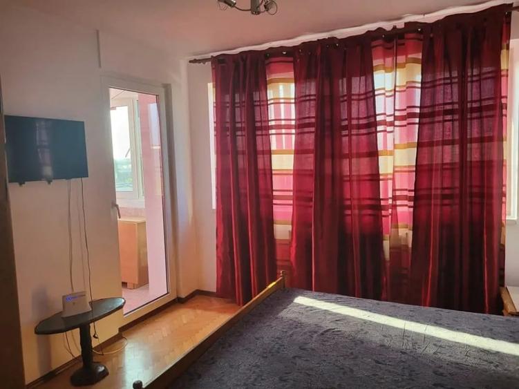 Apartament cu 3 camere semidecomandat, mobilat în Titan