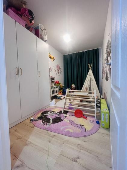 Apartament cu 3 camere decomandat în Exterior Vest