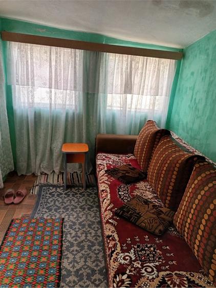 Casă cu 2 camere cu Teren 500 Mp în Cârlomănești