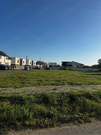 Teren de 894 mp, în Dumbrăvița