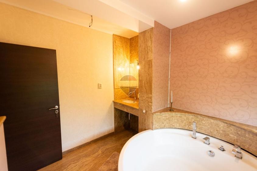 Casă individuală cu 6 camere cu Piscina în Berceni