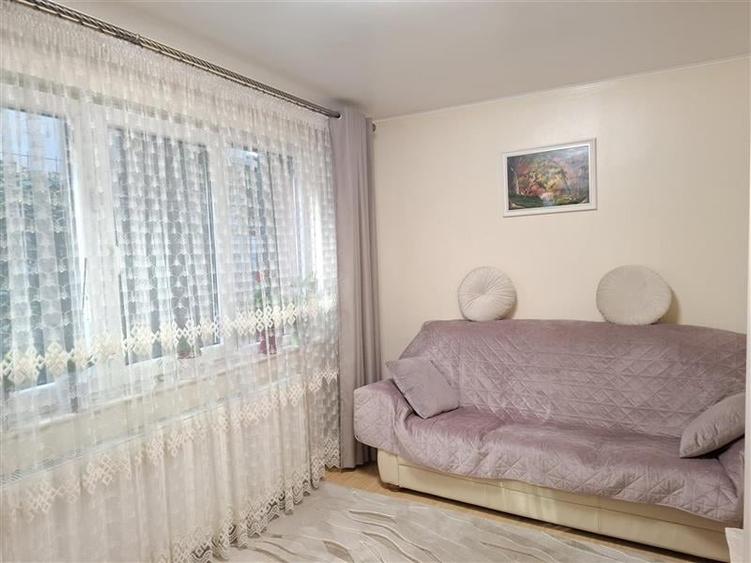 Apartament cu 3 camere decomandat, mobilat în Sud
