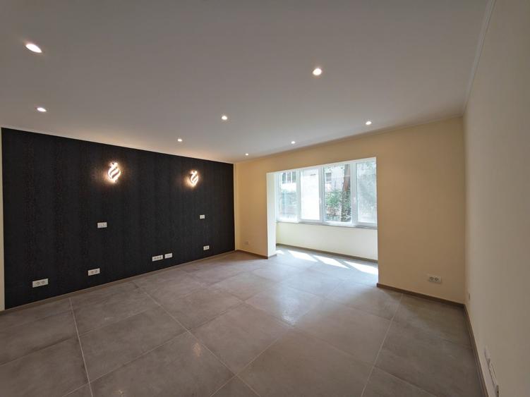 Apartament cu 3 camere decomandat în Complex Studențesc