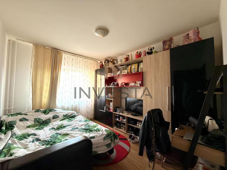 Apartament cu 4 camere decomandat, mobilat în Mărăști