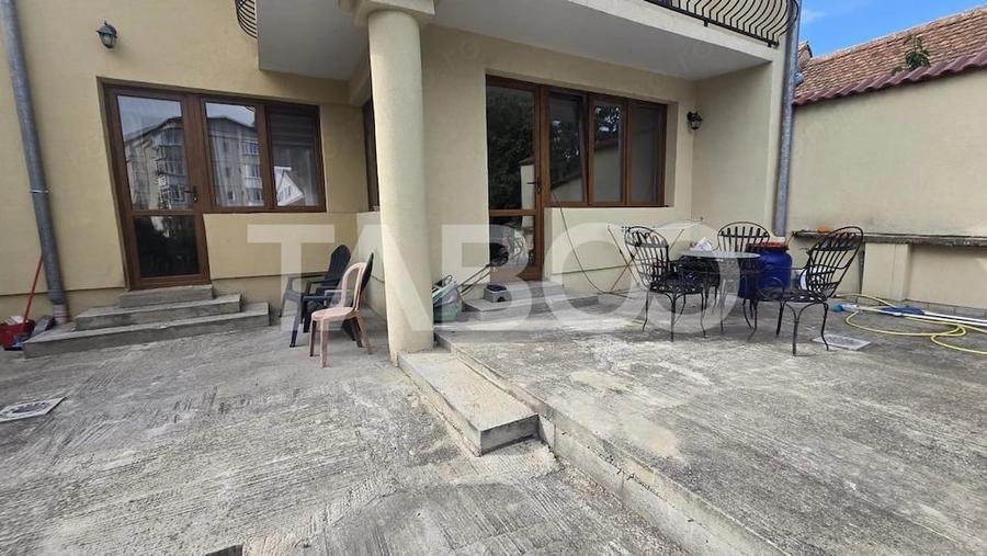 Casă cu 5 camere cu Teren 612 Mp în Central