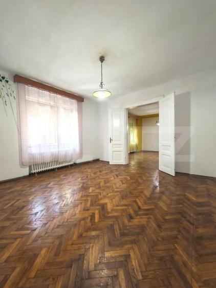 Casă individuală cu 6 camere cu Teren 365 Mp în Bălcescu