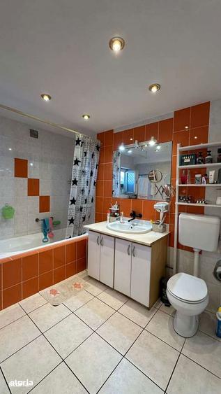 Casă cu 5 camere decomandat cu Teren 700 Mp în Central
