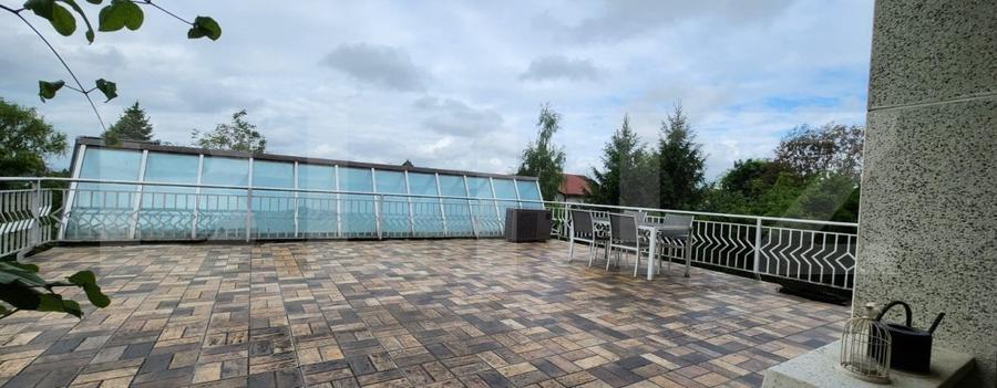 Casă individuală cu 12 camere cu Piscina în Platou