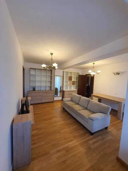 Apartament cu 3 camere decomandat, mobilat în Calea Călărașilor