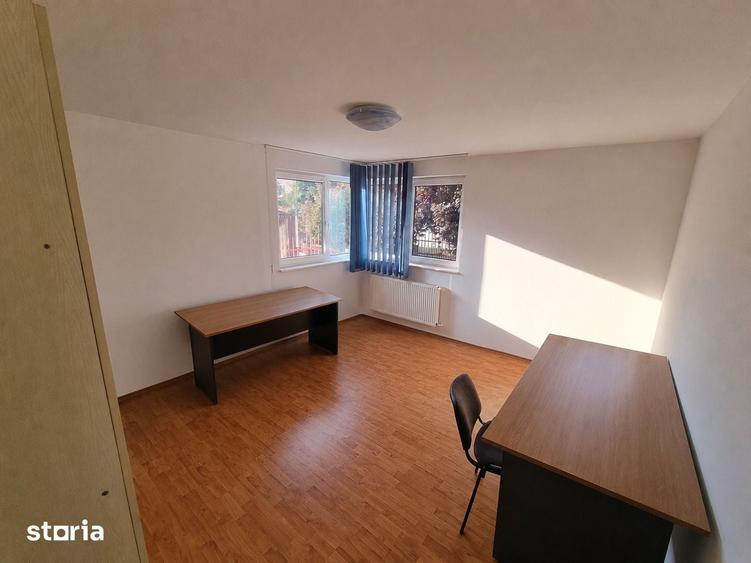 Casă cu 5 camere cu Teren 1000 Mp în Cristian