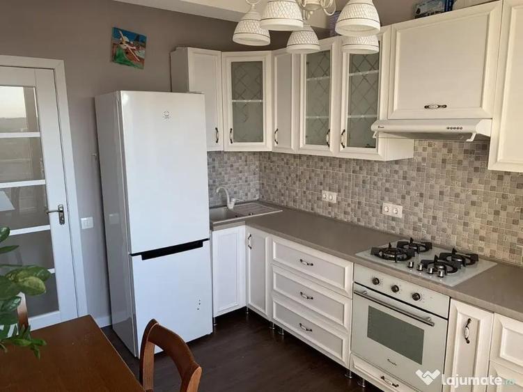 Apartament cu 2 camere decomandat în P-ța Unirii