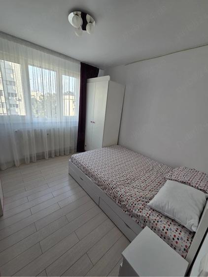 Apartament cu 3 camere decomandat în Titan