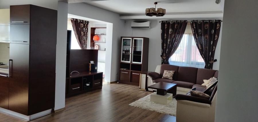 Apartament cu 3 camere decomandat în Exterior Vest