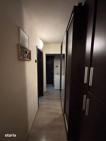 Apartament cu 3 camere în Craiovița Nouă