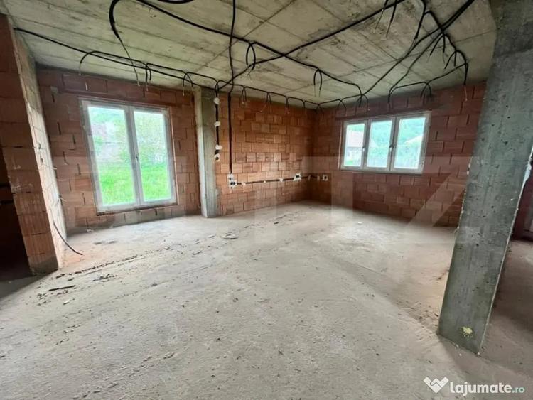 Casă cu 4 camere cu Teren 1000 Mp în Central
