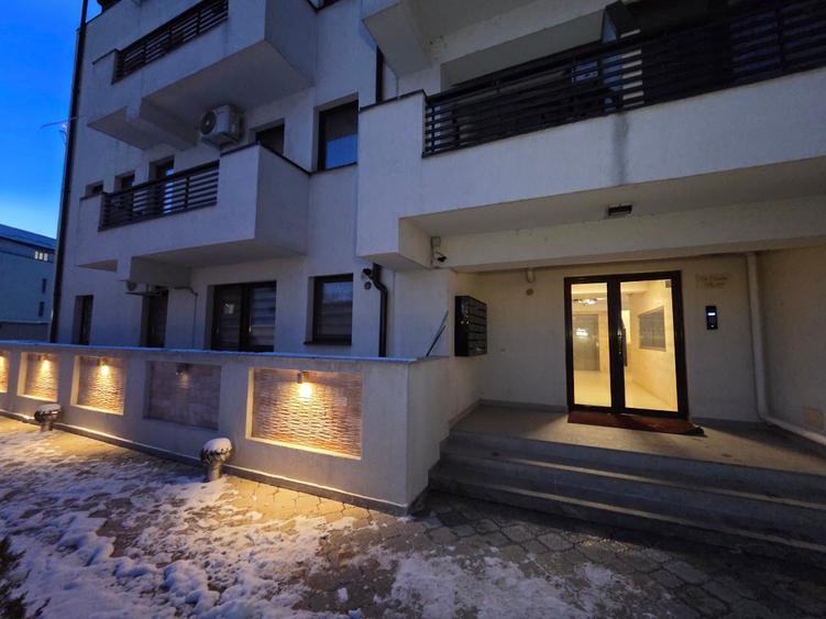 Apartament cu 3 camere semidecomandat în Dămăroaia