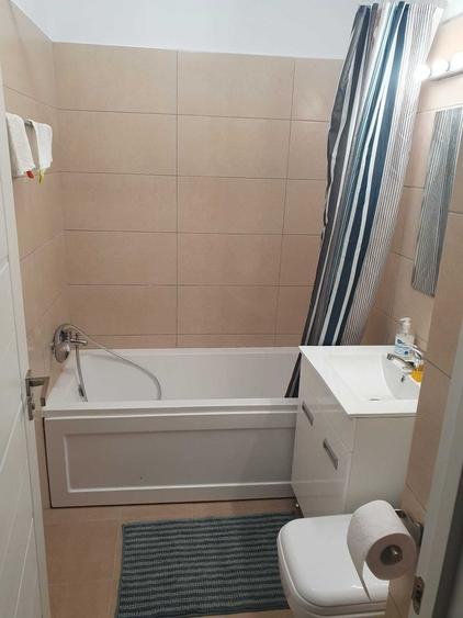 Garsonieră decomandată în Titan