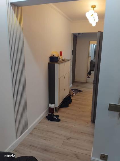 Apartament cu 3 camere semidecomandat în Tomis Nord