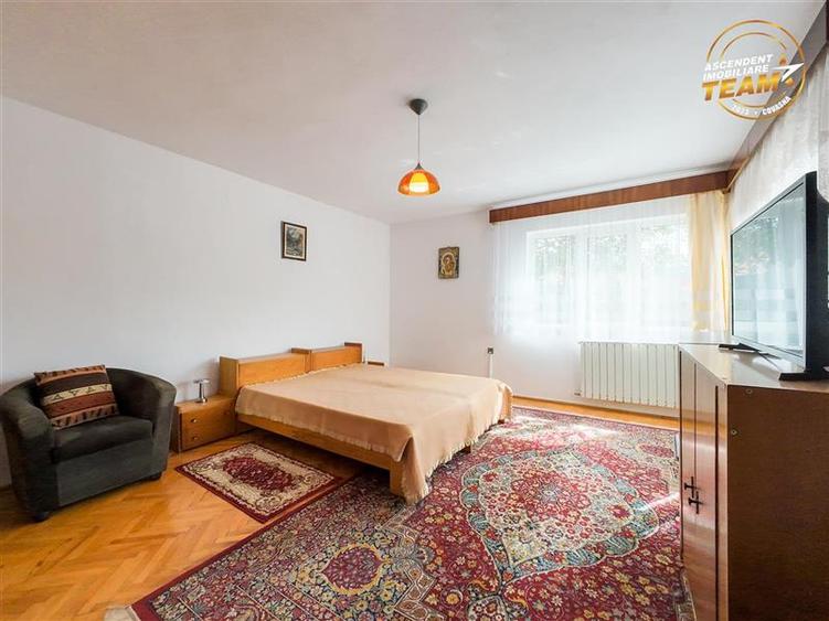 Casă cu 6 camere cu Canalizare în Central