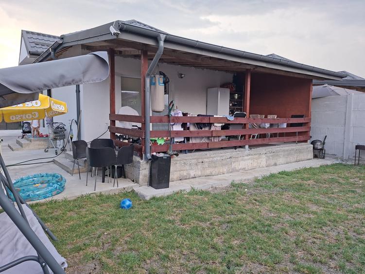 Casă individuală cu 3 camere cu Canalizare în Cornetu